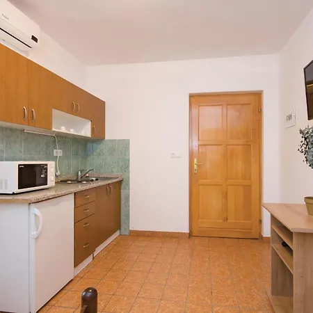2 Bedroom Amazing In Okrug Gornji شقة