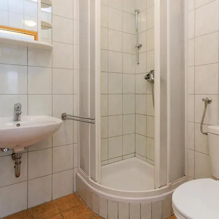 2 Bedroom Amazing In Okrug Gornji * تروغير